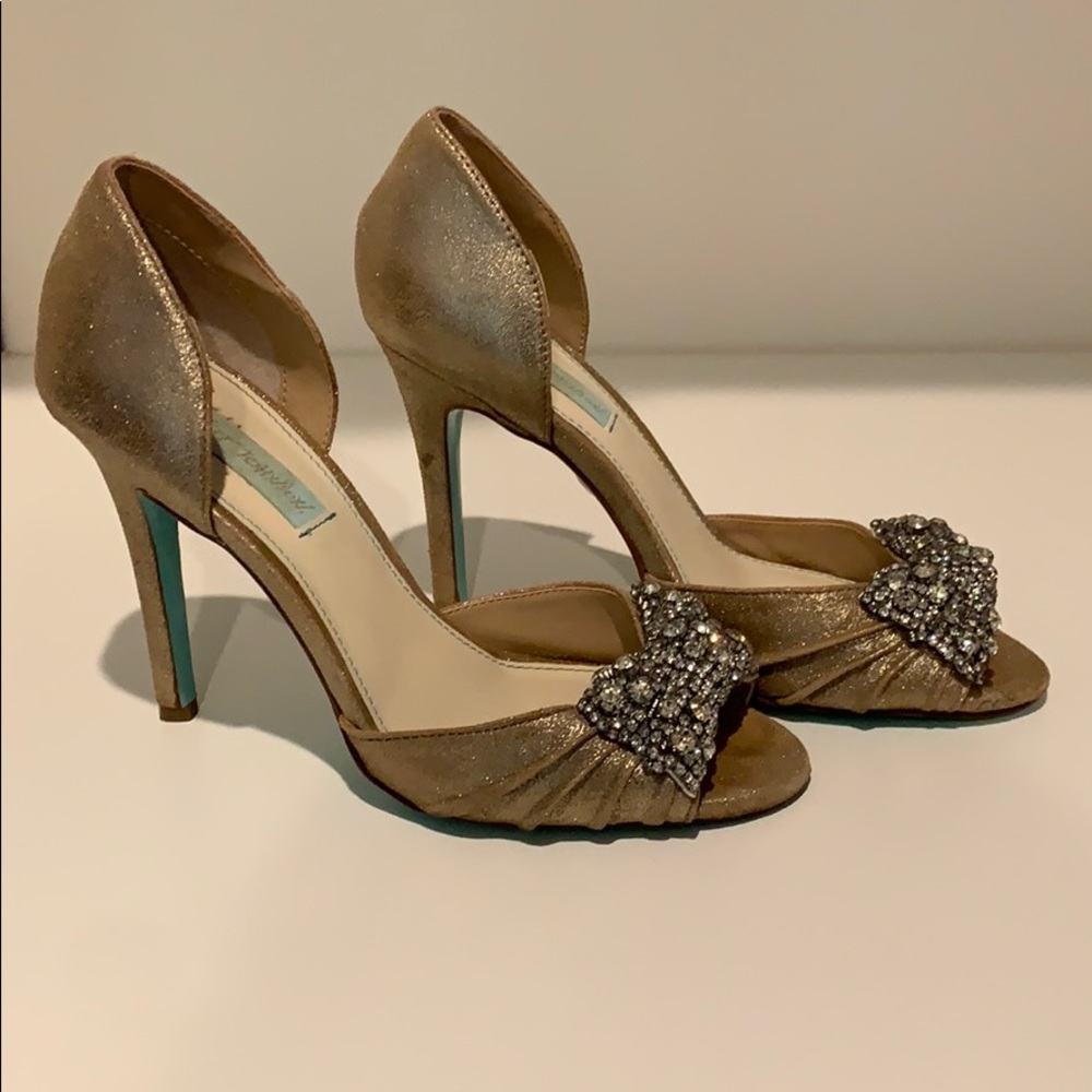 Blue by Betsey Johnson Women's Gown Pump